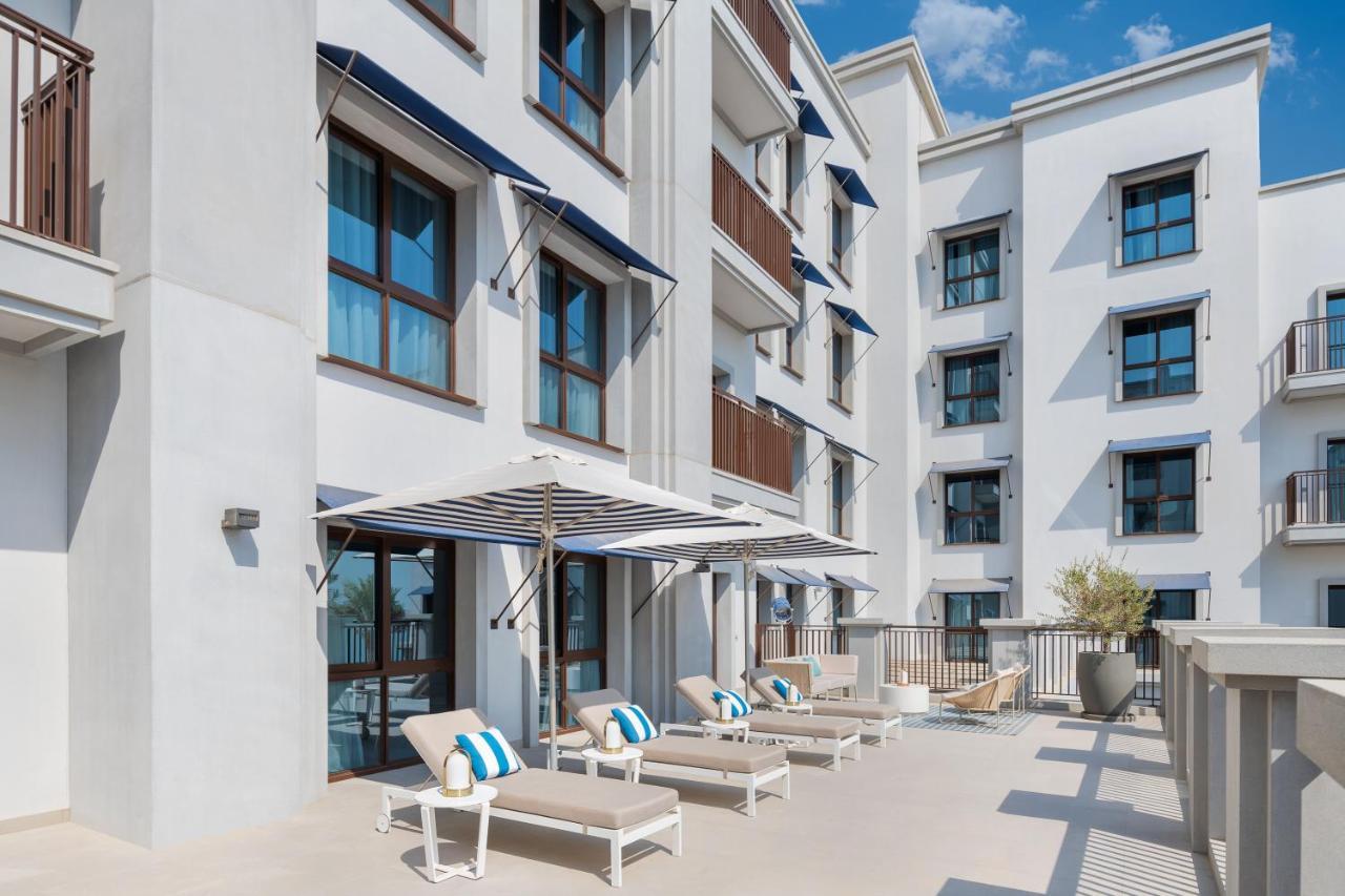 Vida Beach Resort Umm Al Quwain מראה חיצוני תמונה The Hotel's pool deck